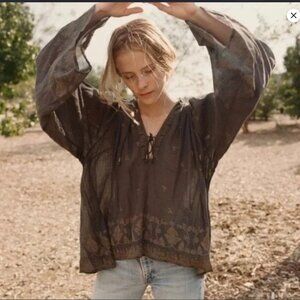 Doen Marigold Top indigo and white M